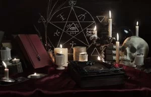Crowley Tarot Foto: © lady_in_red13 @ shutterstock
