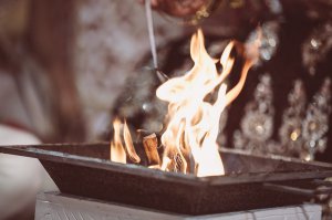 Feuerrituale Foto: © Svetlana.jpeg @ AdobeStock