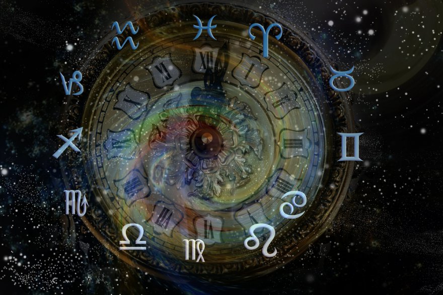 Astronumerologie Foto: © Dzhulbee @ shutterstock