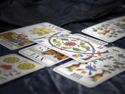 Lenormand Karten: Dem Leben eine neue Richtung geben Foto: © Graeme Dawes @ Fotolia